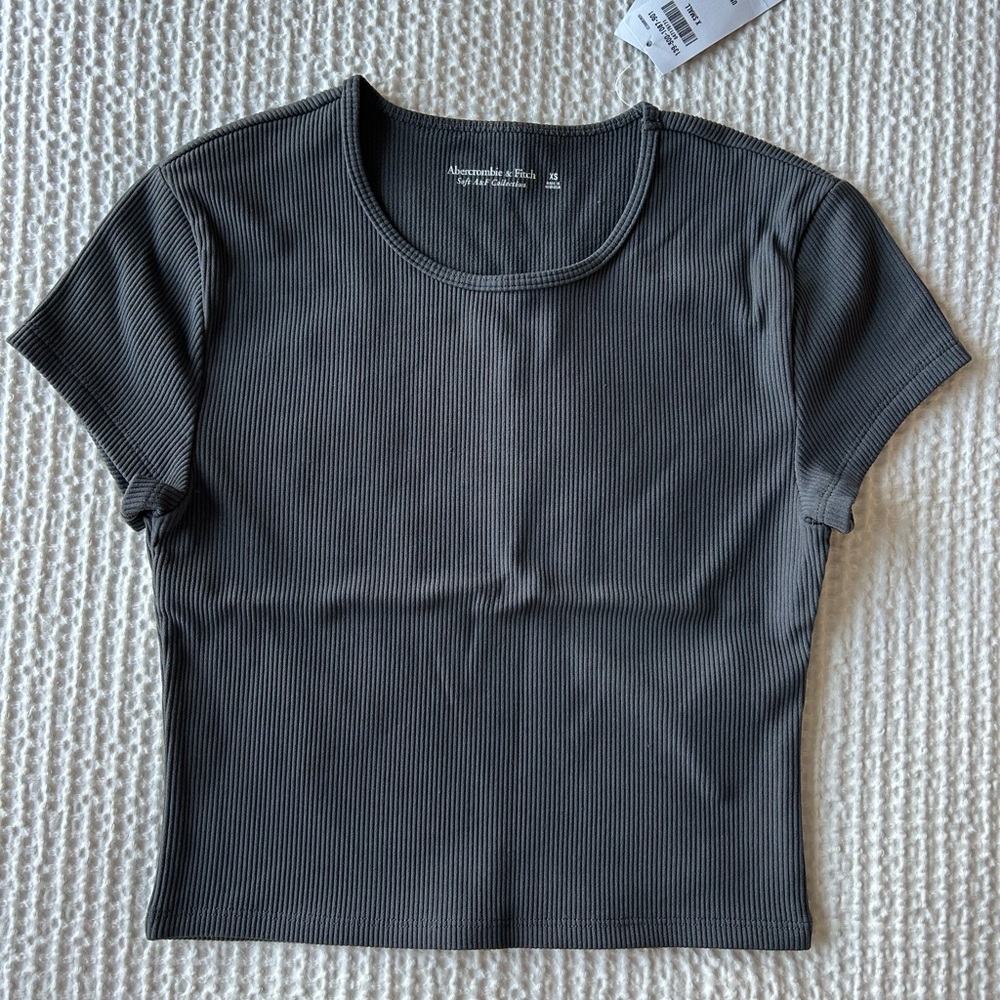 NWT XS Abercrombie & Fitch Charcoal Gray Ribbed Tee Cropped